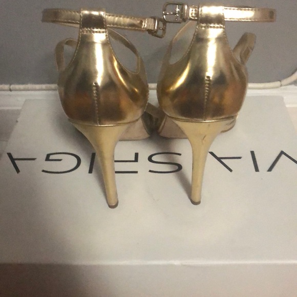 Shoes - Picture 4 of 4